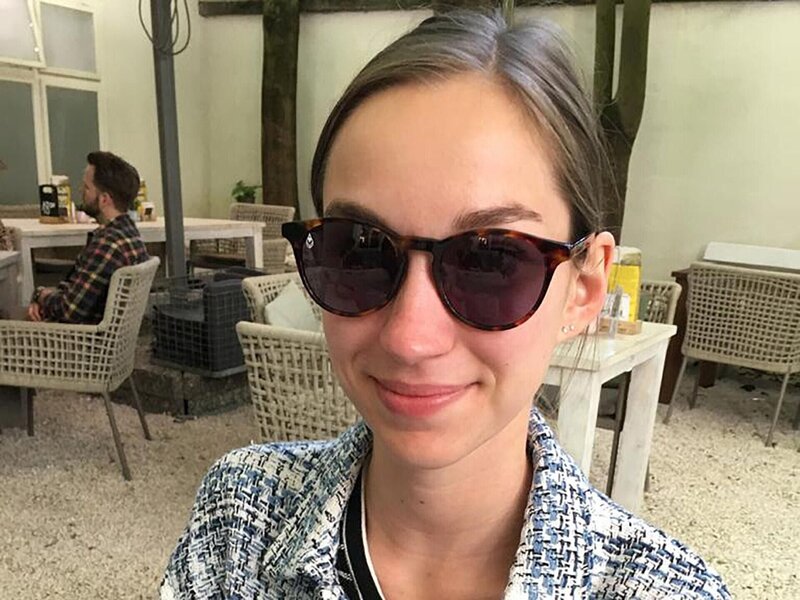 Kandidatin Julia – Bild: TVNOW /​ Constantin Ent /​ Gruppe Salzburg: Tag 1 /​ Julia