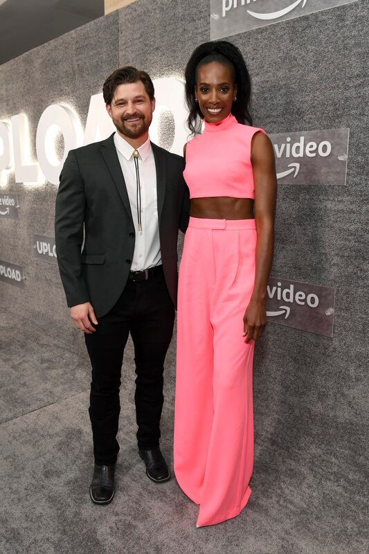 WEST HOLLYWOOD, CALIFORNIA – MARCH 08: (L-R) Kevin Bigley and Zainab Johnson attend Prime Video’s „Upload“ Season 2 Special Screening and Red Carpet at The West Hollywood EDITION on March 08, 2022 in West Hollywood, California. – Bild: Getty Images for Amazon Studios