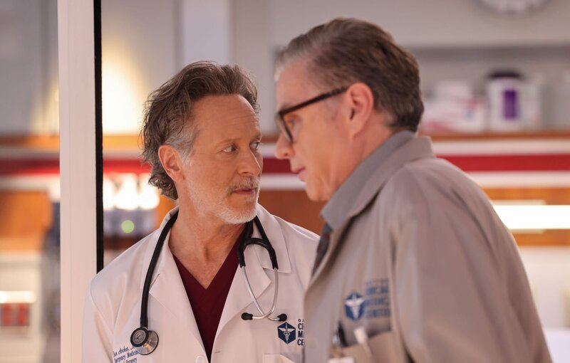 l-r: Dr. Dean Archer (Steven Weber), Dr. Daniel Charles (Oliver Platt) – Bild: George Burns Jr/​NBC /​ Universal TV