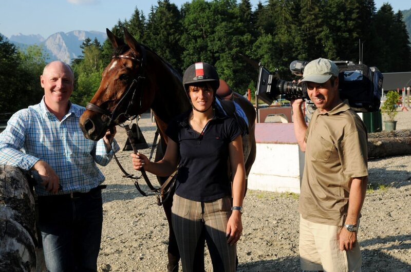 Regisseur Robert Sturmer bei den Dreharbeiten zum Vielseitigkeitsreiten in Irdning. – Bild: ORF/Landesstudio Steiermark/Robert Sturmer Regisseur Robert Sturmer bei den Dreharbeiten zum Vielseitigkeitsreiten in Irdning. – Bild: ORF/Landesstudio Steiermark/Robert Sturmer
