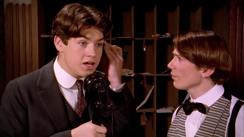 Felix King (Zachary Bennett), Elbert Wertz (Marc Marut)(v.l.) – Bild: @Bibel TV