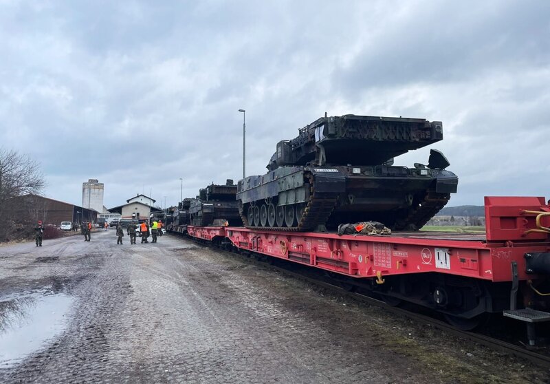 Die NATO fährt die Verteidigungsausgaben hoch . – Bild: ORF/​Autentic