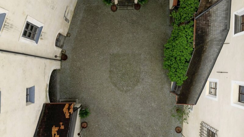 Innenhof Schloss Bruck. – Bild: ORF/Ranfilm Innenhof Schloss Bruck. – Bild: ORF/Ranfilm