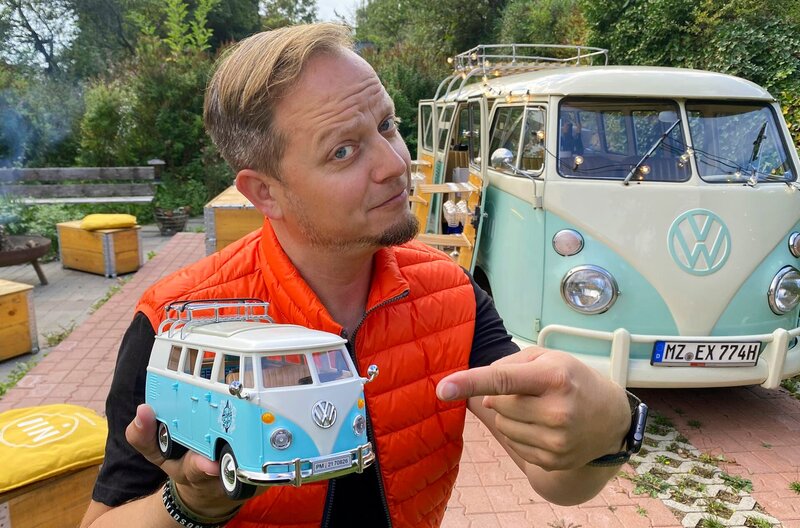 Friso Richter Mit einem Bully. – Bild: HR/​Lukas Lowack