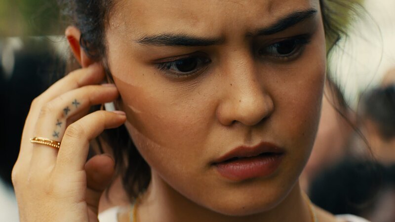 Reporterin Ava Brooks (Courtney Eaton) ist einer heißen Story auf der Spur. – Bild: ZDF