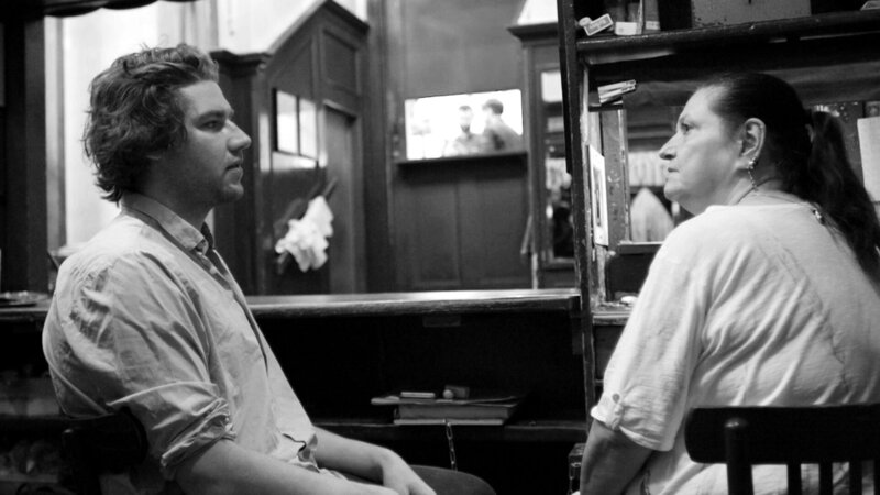 Für Ilka bedeutet Glück nicht Whirlpool und Champagner, sondern zufrieden zu sein, mit dem was man hat. – Bild: BR/​rbb/​weltrecorder