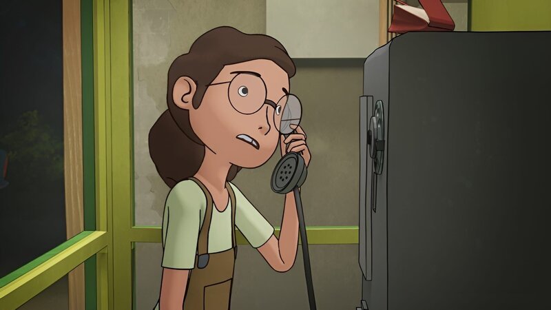 Sophie hat Heimweh und versucht mit ihrer besten Freundin Fritzi zu telefonieren. – Bild: MDR/​ARD/​WDR/​SWR/​Balance Film/​Lutterbeck/​FILM BILDER