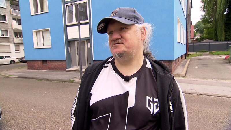 Bei Dieter wiederum laufen die Dinge nicht rund, sowohl bei der Arbeit als auch privat. – Bild: RTLZWEI, Madame Zheng Production