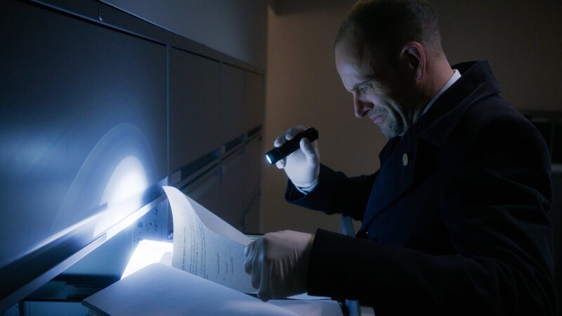 Wie hängen vergangene London-Mordfälle mit einer aktuellen Regierungs-Verschwörungstheorie zusammen? Sherlock (Jonny Lee Miller) ermittelt gemeinsam mit einer alten Bekannten … – Bild: CBS Broadcasting, Inc.