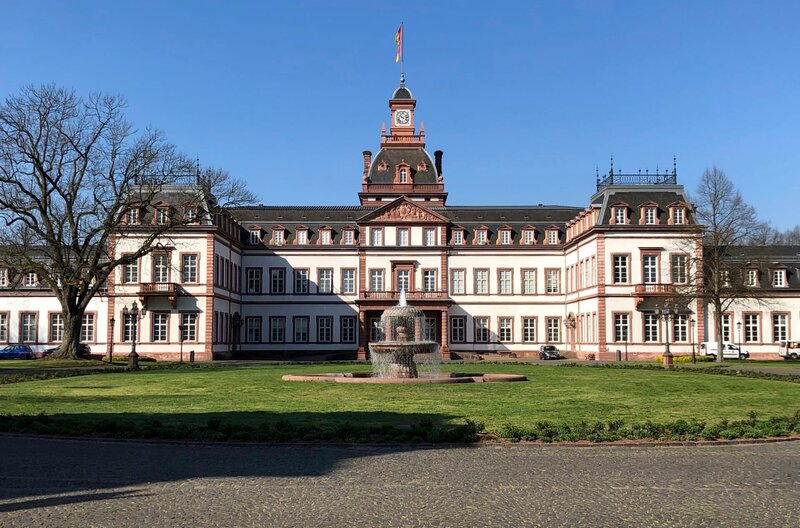 Blick auf Schloss Philippsruhe in Hanau. – Bild: HR/​Friso Richter
