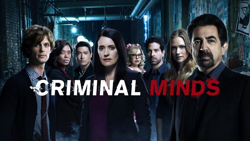 (13. Staffel) – Ein starkes Team, das jeden Serientäter zur Strecke bringt: Dr. Spencer Reid (Matthew Gray Gubler, l.), David Rossi (Joe Mantegna, r.), Jennifer ‚JJ‘ Jareau (AJ Cook, 2.v.r.), Penelope Garcia (Kirsten Vangsness, 4.v.r.), Dr. Tara Lewis (Aisha Tyler, 2.v.l.), Luke Alvez (Adam Rodriguez, 3.v.r.), Emily Prentiss (Paget Brewster, 4.v.r.) und Matt Simmons (Daniel Henney, 3.v.r.) – Bild: ABC Studios