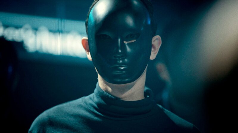 Lux (Théo Fernandez) ist auf der Suche nach jemandem. – Bild: WDR/​SILEX FILMS – PICTANOVO