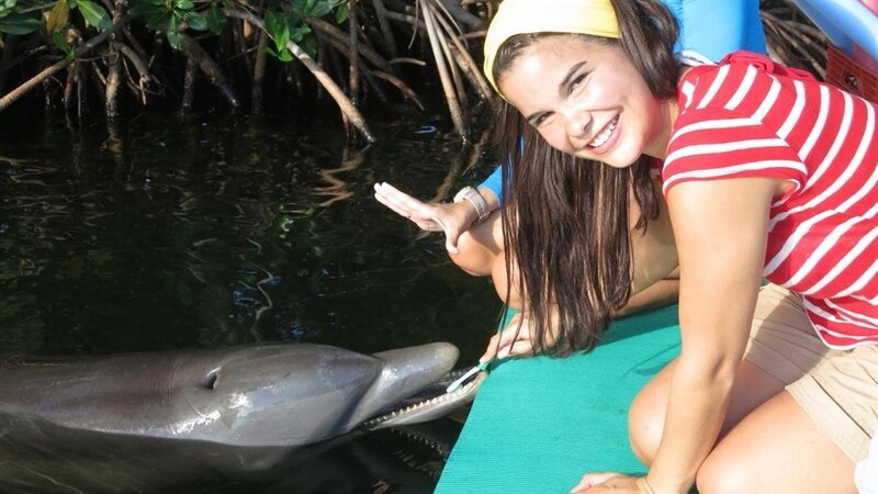 Anna und die wilden Tiere Wie pupst der Delfin; © BR/​Text und Bild Medienproduktion GmbH & Co. KG/​Karl Teuschl – Honorarfreie Verwendung gemäß AGB im redaktionellen Zusammenhang mit genannter Sendung bei Nennung „Bild: BR/​Text und Bild Medienproduktion GmbH & Co. KG/​Karl Teuschl“. Andere Verwendung nur nach Absprache. KiKA Marketing & Kommunikation – bildredaktion@kika.de Telefon: +49 361.218⁠–⁠1826 – Bild: BR/​Text und Bild Medienproduktion GmbH & Co. KG/​Karl Teuschl/​Bayerischer Rundfunk