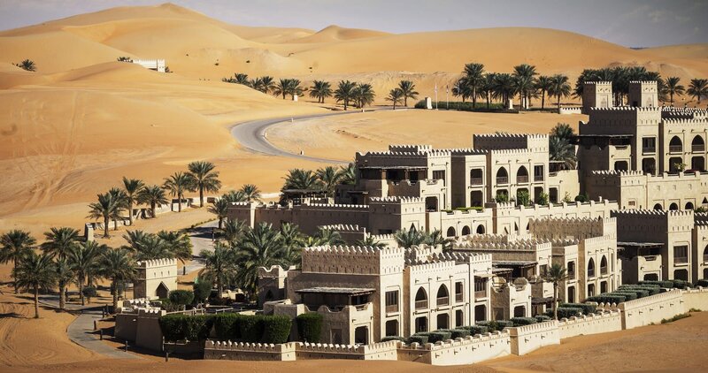 „Qasr al Sarab Desert Resort“ – Luxusoase in Abu Dhabi. – Bild: ZDF