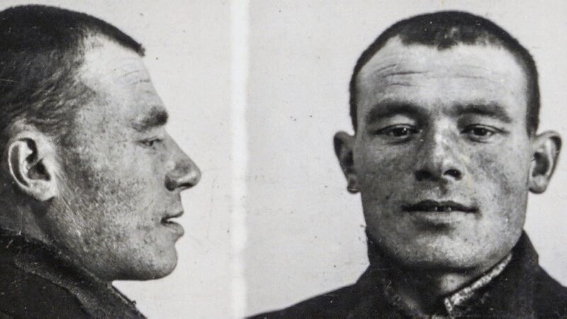 Viele Mordfälle aus der Zeit der Weimarer Republik schieben die Nationalsozialisten dem geistig eingeschränkten Bruno Lüdke in die Schuhe. Er soll mehr als 80 Morde begangen haben, obwohl er sich nicht einmal ohne Hilfe eine Fahrkarte kaufen konnte. – Bild: ZDF