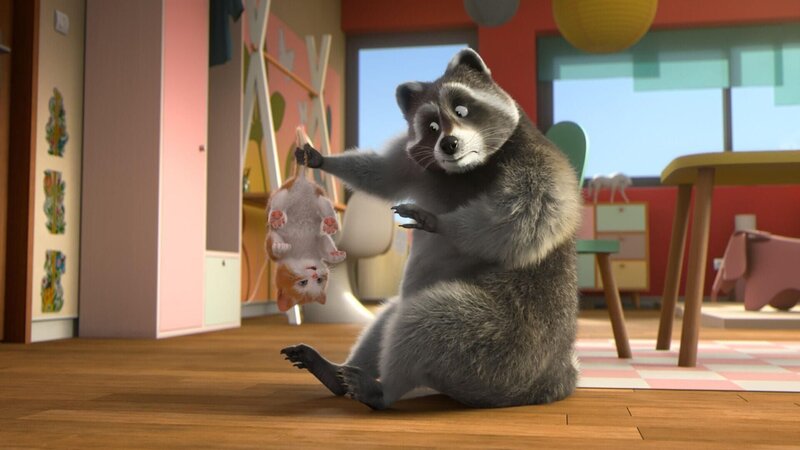 Fluffy hat das Handy verschluckt. Wie kriegen die Waschbären es bloß aus ihr heraus? – Bild: SUPER RTL /​ Fluffy-Phone