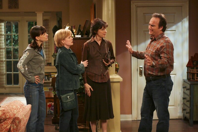 ACCORDING TO JIM – „Cheryl Goes to Florida“ (ABC/​MICHAEL ANSELL) MARIBETH MONROE, MEAGEN FAY, MARY GROSS, JIM BELUSHI – Bild: Disney /​ © 2013 The Walt Disney Company Germany