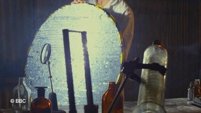 Tödliche Strahlen: Ein Solar-Todesstrahl in Miniaturausführung … – Bild: port.hu