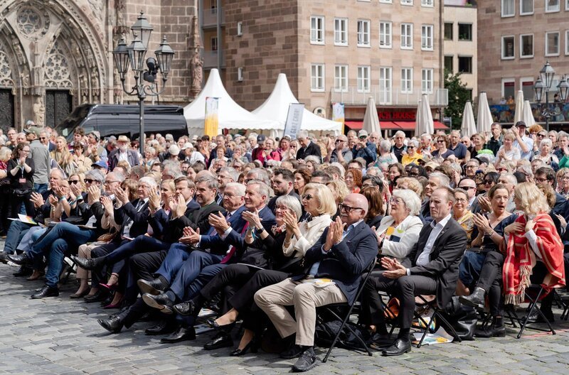 Eröffnung des Deutschen Chorfests 2025: Vom 29. Mai bis zum 1. Juni treten etwa 400 Chöre aller Genres und Besetzungen unter dem Motto „Stimmen der Vielfalt“ in Nürnberg auf. – Bild: Katharina Gebauer/​Deutscher Chorverband