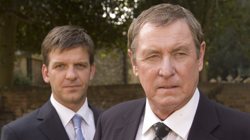 DCI Tom Barnaby (John Nettles, r.) und sein Assistent Ben Jones (Jason Hughes, l.). – Bild: ZDF