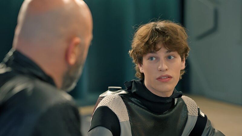 Der superintelligente Leon merkt zu spät, was Emil plant. – Bild: NDR/​Sklan&Ka