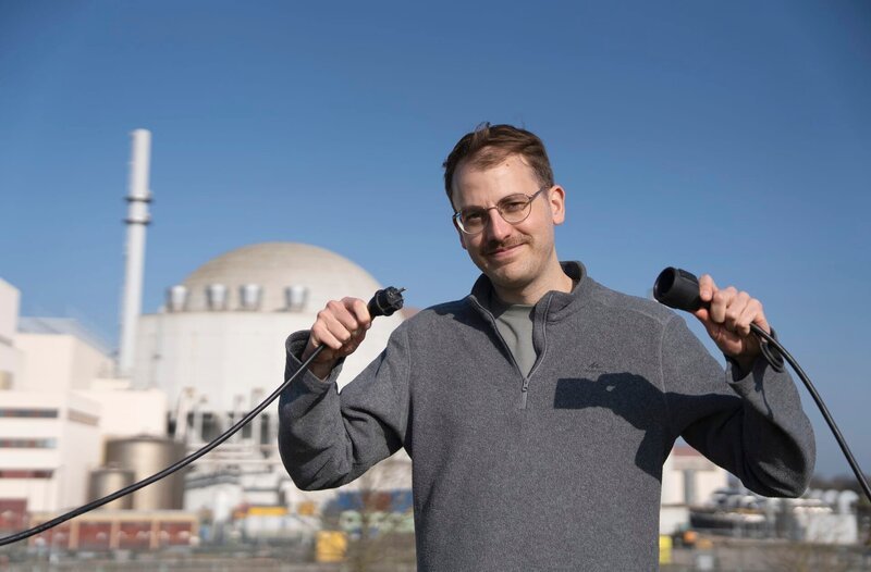 Reporter Nico Schmolke. – Bild: HR/​Laura Will