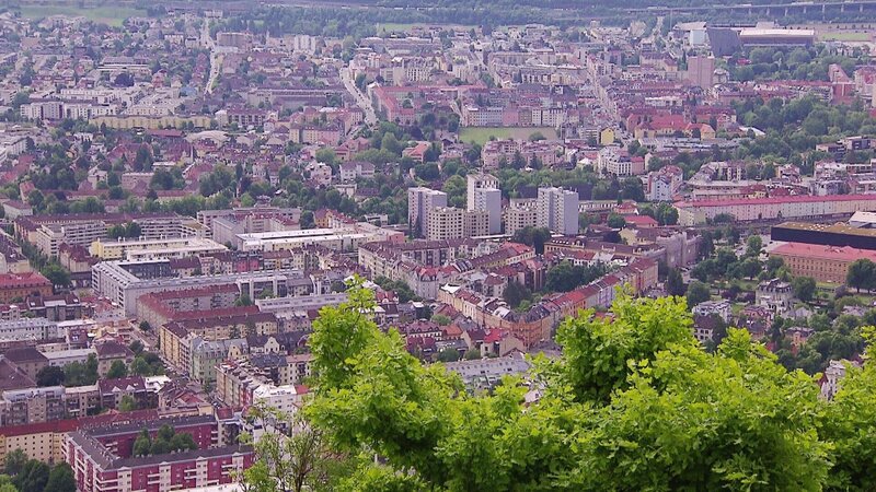 Innsbruck ist die teuerste Landeshauptstadt Österreichs. Am freien Markt sind die Mieten im vergangenen Jahr um 12 Prozent gestiegen. – Bild: ORF