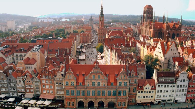Rechtstadt mit Grünem Tor im Vordergrund und Langer Markt. – Bild: NDR/​MoersMedia/​Peter Moers