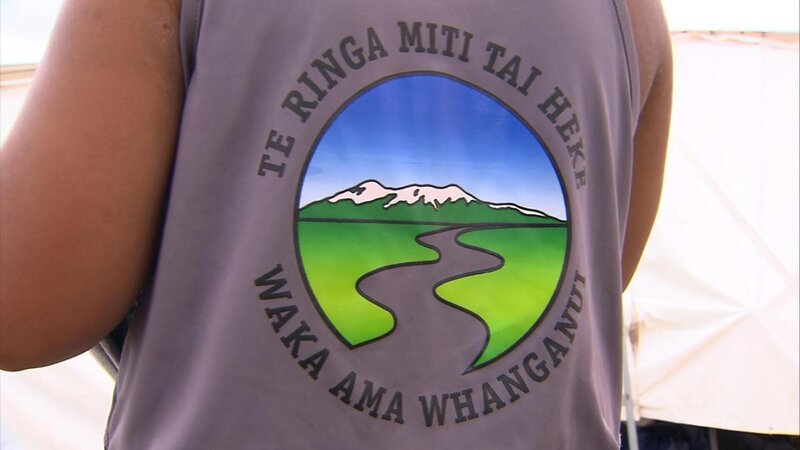 Te Kopaes Vereins-T-Shirt – Bild: KiKA/​Klaus Tümmler