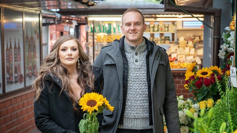 Das karriereorientierte Paar Sarah und Andreas Achleithner verlässt Nevada und zieht nach Polen. Für einen aufregenden Neustart in Krakau suchen sie das richtige Zuhause. Sie wollen so nah wie möglich an der Altstadt wohnen, doch im Stadtzentrum ist es schwierig, ein Haus zu finden. Die beiden haben viele Punkte auf ihrer Wunschliste, die der Immobilienmarkt nicht hergibt. – Bild: HGTV