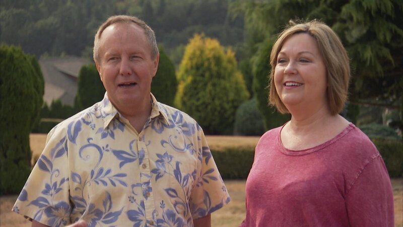 Buchhalterin Jacki und Vertriebsleiter Rob wohnen in einem Vorort von Seattle und sind reif für die Insel. Sie haben genug von ihrem hektischen Leben und wollen Verkehrschaos und Abgase gegen Wellenrauschen und reine Luft eintauschen. Camano Island im Norden von Puget Sound, Washington, ist das Ziel ihrer Wünsche. Die kleine Insel besticht durch ihren entspannten Lifestyle, ist ideal für Strandspaziergänge, Wanderungen vor schöner Bergkulisse und Wassersport. Zusammen mit Maklerin Pam sucht das Paar nun ein Haus am Meer mit vier Zimmern, separatem Gästebereich, schickem Bad und großer Terrasse. Sollte es nichts Passendes geben, würden sie auch selber bauen. – Bild: HGTV