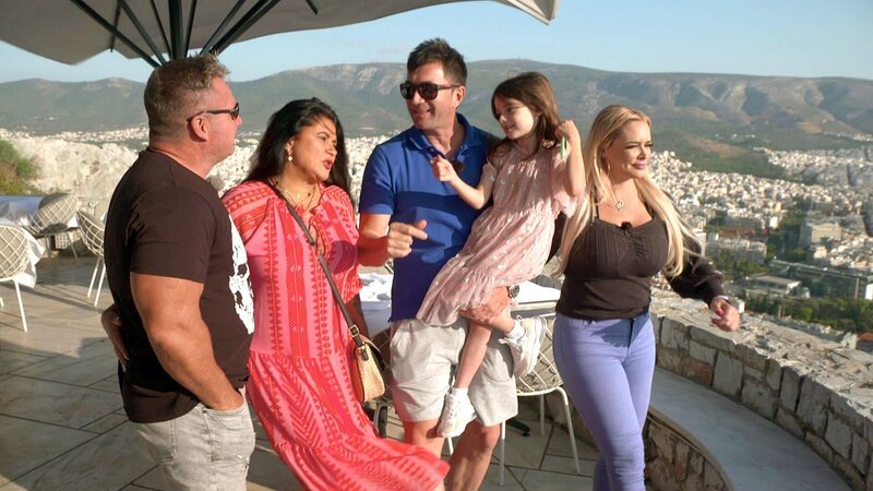 Über den Dächern von Athen.. (Foto, v.li.: Peter, Iris, Lucas, Sophia und Daniela) – Bild: RTLZWEI