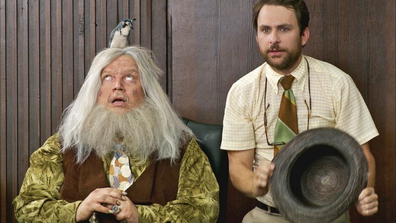 Pappy McPoyle (Guillermo del Toro, l.); Charlie Kelly (Charlie Day, r.) – Bild: ProSieben Fun