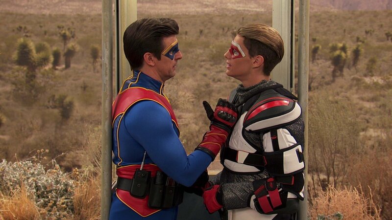 L-R: Captain Man /​ Ray Manchester (Cooper Barnes), Henry Hart (Jace Norman) – Bild: ViacomCBS