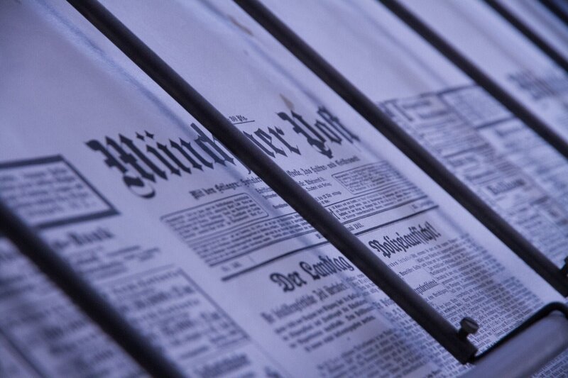 Die „Münchner Post“ began bereits 1920 über die Gefahren eines Aufstiegs Adolf Hitlers zu berichten. Hitler nannte sie dann „Münchner Pest“ und wertete sie ab. Heute sind die Zeitungsmacher, die damals die Gefahr erkannten, fast vergessen.    +++ Die Verwendung des sendungsbezogenen Materials ist nur mit dem Hinweis und Verlinkung auf RTL+ gestattet. +++ – Bild: RTL / NGC Network US / National Geographic/John Braun Die „Münchner Post“ began bereits 1920 über die Gefahren eines Aufstiegs Adolf Hitlers zu berichten. Hitler nannte sie dann „Münchner Pest“ und wertete sie ab. Heute sind die Zeitungsmacher, die damals die Gefahr erkannten, fast vergessen.    +++ Die Verwendung des sendungsbezogenen Materials ist nur mit dem Hinweis und Verlinkung auf RTL+ gestattet. +++ – Bild: RTL / NGC Network US / National Geographic/John Braun