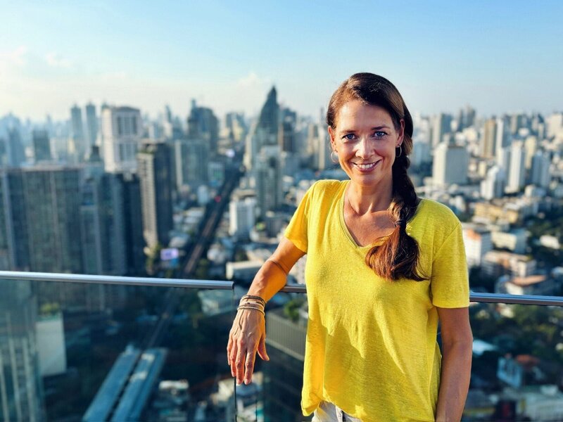 Bunt, freundlich und brechend voll! Bangkok ist die meistbesuchte Stadt der Welt. Wie lebt es sich in dem ganzen Gewusel? Was macht die Stadt so anziehend? Elena Bruhn begibt sich auf Spurensuche in der thailändischen Megacity. +++ Die Verwendung des sendungsbezogenen Materials ist nur mit dem Hinweis und Verlinkung auf RTL+ gestattet. +++ – Bild: RTL