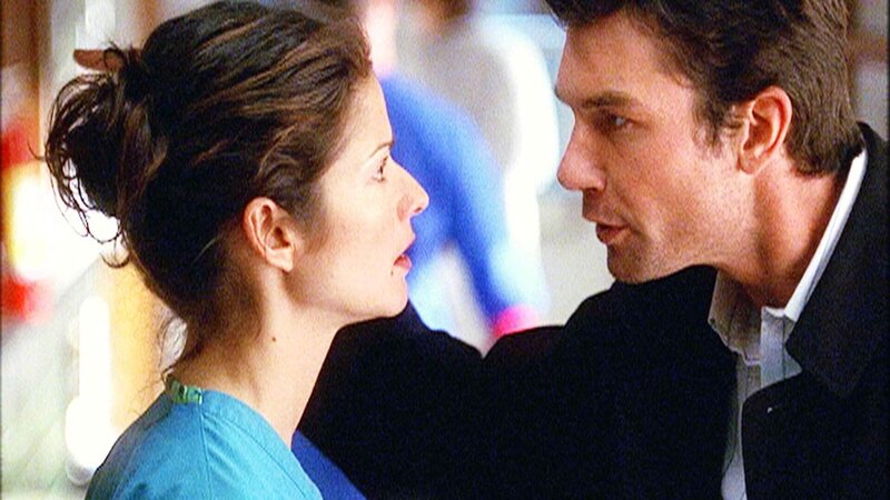 Dr. Jordan Cavanaugh (Jill Hennessy) stellt Detective Hoyt (Jerry O’Connell) wegen fingierter Beweise zur Rede. – Bild: RTL /​ NBC Universal.