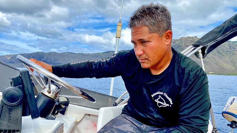 Benda watching the monitor – Bild: Brian Miller /​ Discovery Communications, LLC