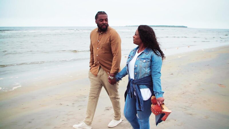 Die Köchin Nicole und ihr Mann suchen ein Ferienhaus in Nova Scotia, einer malerischen Halbinsel im Atlantik. Die Hauptstadt Halifax passt perfekt zu ihren Werten: Nachhaltigkeit, frischer Fisch am Hafen und die Nähe zur Natur sind hier gegeben. Immobilienmaklerin Tanya lässt die beiden Haussuchenden Meeresluft schnuppern und zeigt ihnen die schönsten Objekte im Paradies. – Bild: HGTV