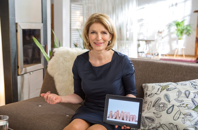 Unser Körper ist übersäht mir Haaren – bis auf die Fußsohlen und die Handinnenflächen. Die sind ziemlich haarlos. Warum ausgerechnet diese beiden Körperstellen nackt bleiben, verrät Susanne Holst bei „Wissen vor acht – Mensch“. – Bild: ARD/​Michael Boehme