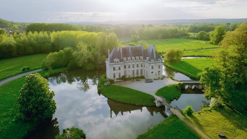 Ein Schloss im magischen Wald von Compiègne. – Bild: SRF/​Alexander Hein/​doc.station GmbH