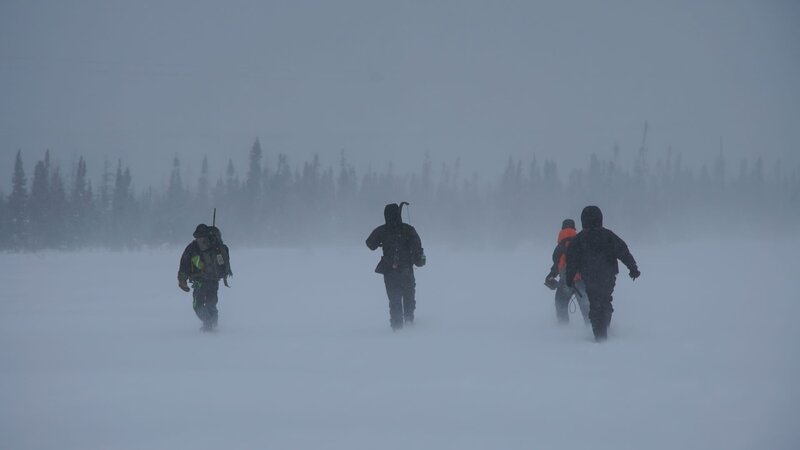 Copper Canyon, Mexico – The Canada crew trudge through a blizzard. – Bild: Jimmy Cape /​ National Geographic