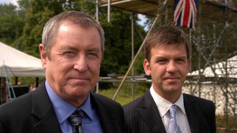 DCI Tom Barnaby (John Nettles, l.) und DS Ben Jones (Jason Hughes, r.). – Bild: ZDF