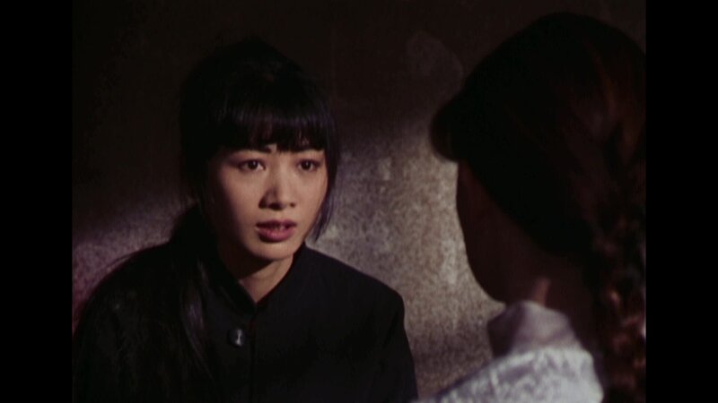 Monica (Roma Downey) besucht Jean (Bai Ling, l.) im Gefaengnis. – Bild: Bibel TV