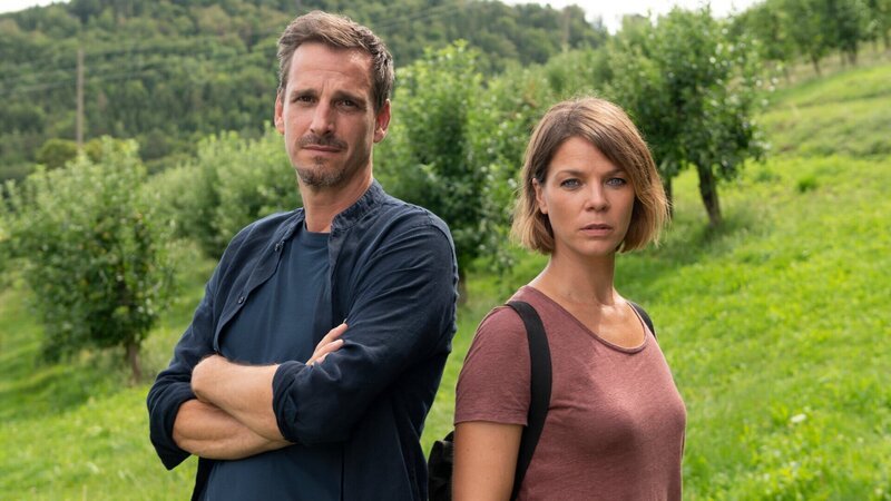 Ein neuer Fall für die Kommissare Konrad Diener (Max von Thun) und Maris Bächle (Jessica Schwarz). – Bild: ZDF