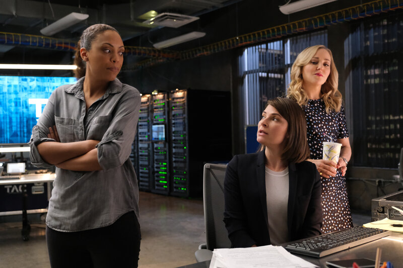 (v.l.n.r.) Danielle James (Jaime Lee Kirchner); Taylor Rentzel (MacKenzie Meehan); Marissa Morgan (Geneva Carr) – Bild: CBS Broadcasting, Inc.