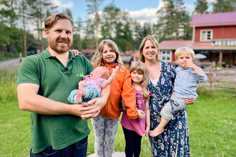 Auf und davon Ein Jahr danach Familienzuwachs bei Familie Rotzler in Schweden – Bild: SRF1