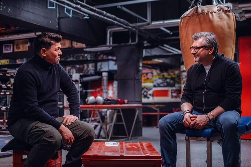 Tim Mälzer (l.) und Hans Jörg Bachmeier +++ – Bild: RTL /​ Endemol Shine /​ Giuseppina Goduto /​ Tim Mälzer vs