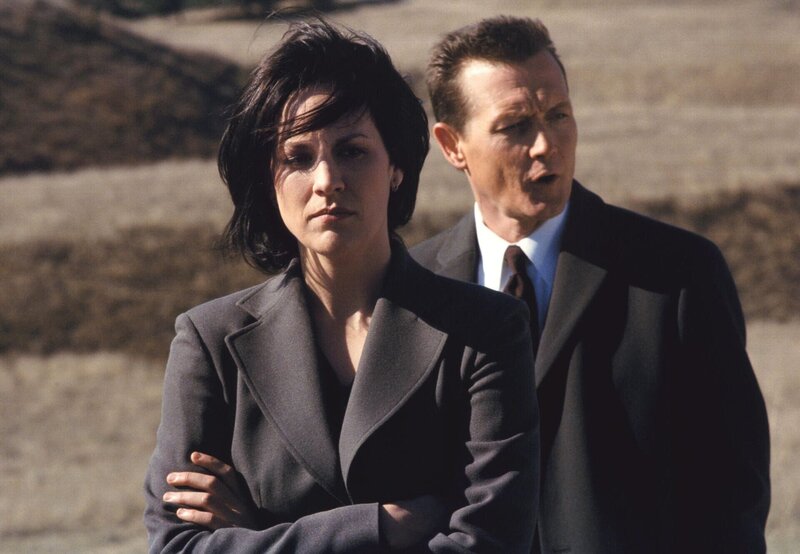Monica Reyes (Annabeth Gish, l.); John Doggett (Robert Patrick, r.) – Bild: Twentieth Century Fox Film Corporation