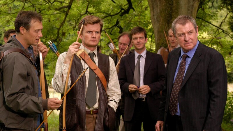 Robin Lawson (Martin Wenner, l.), Ned Fitzroy (Charles Edwards, 2.v.l.), DS Ben Jones (Jason Hughes, 2.v.r.) und DCI Tom Barnaby (John Nettles, r.). – Bild: ZDF